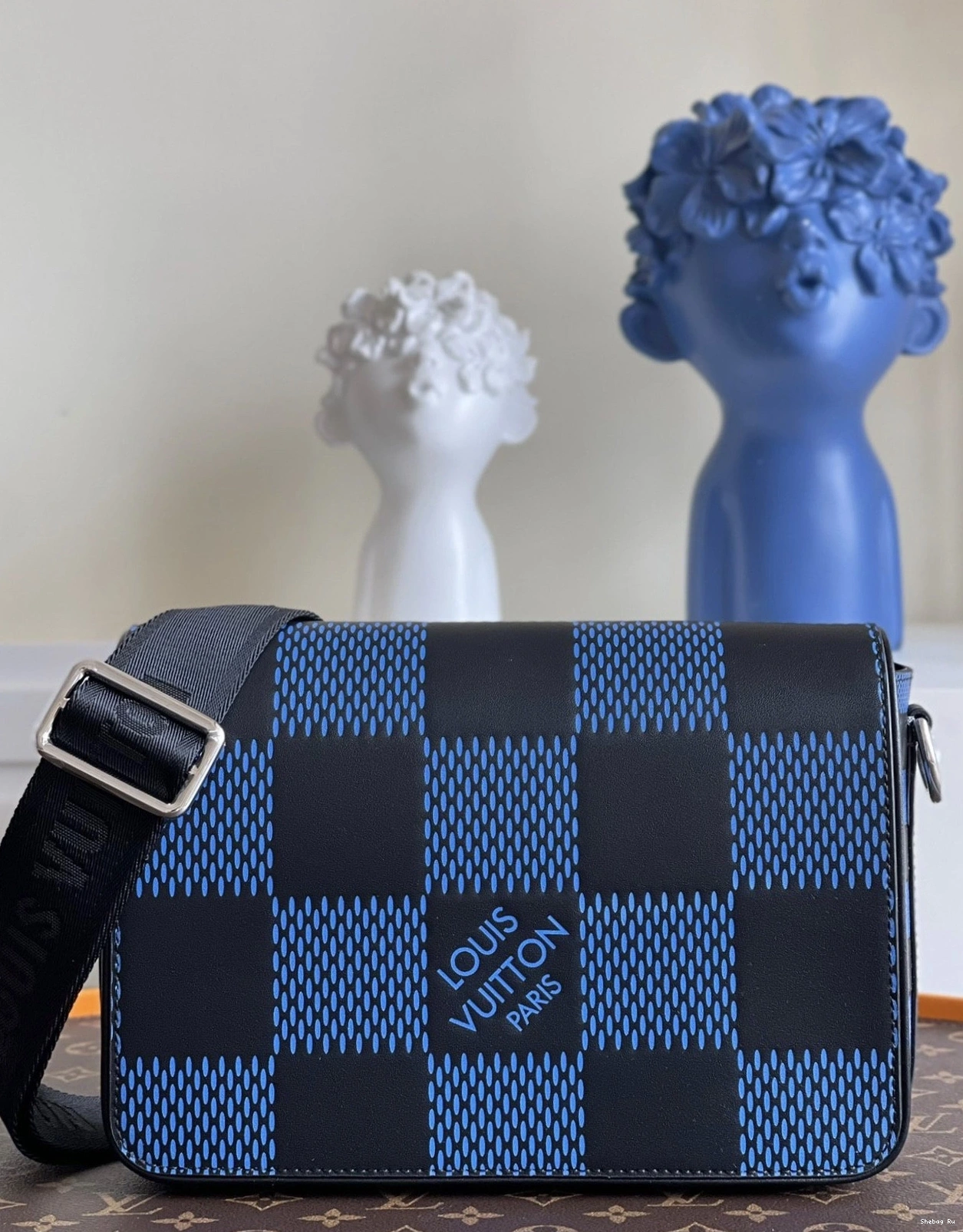LOUIS MESSENGER VUITTON STUDIO 0724